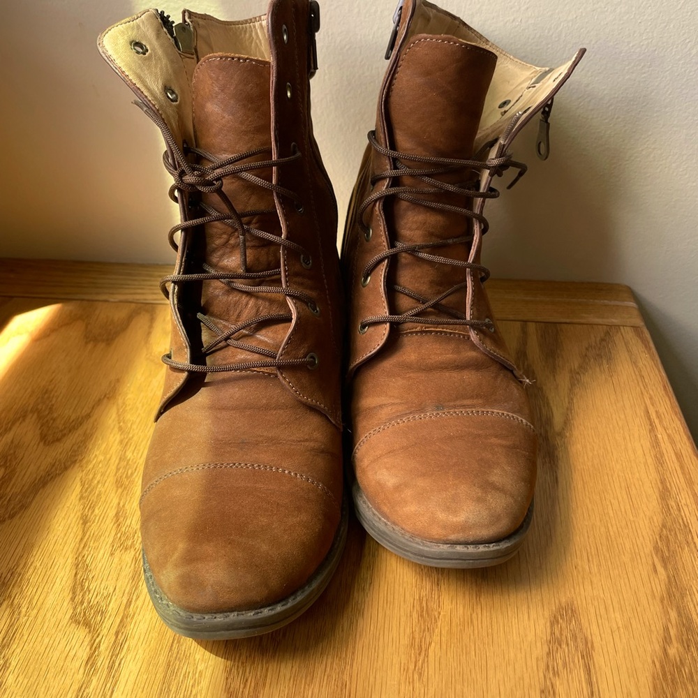 Genuine leather handmade in Ecuador